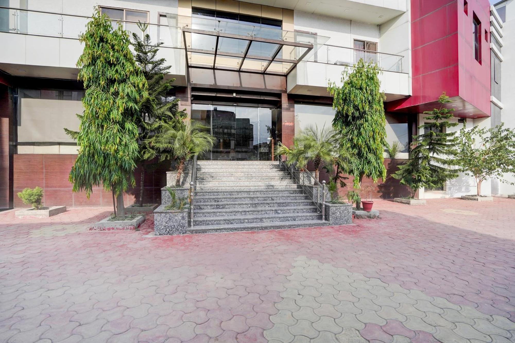 Super Townhouse Lalghati Near Airport Bhopal Exterior photo